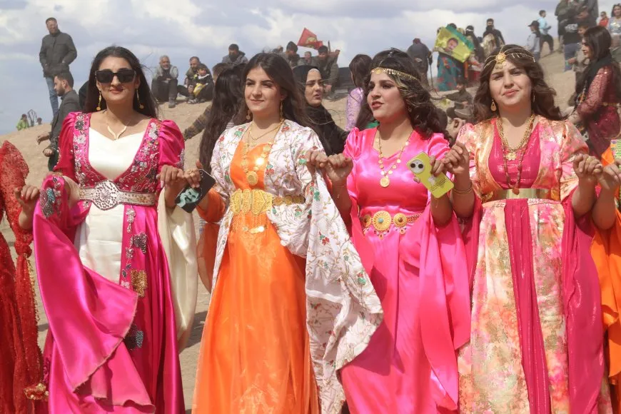Meşaleya Newroza 2025’an gelê Sûriyeyê anî gel hev