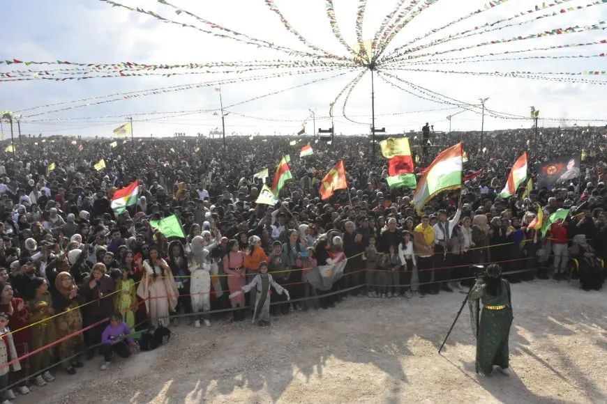 Meşaleya Newroza 2025’an gelê Sûriyeyê anî gel hev