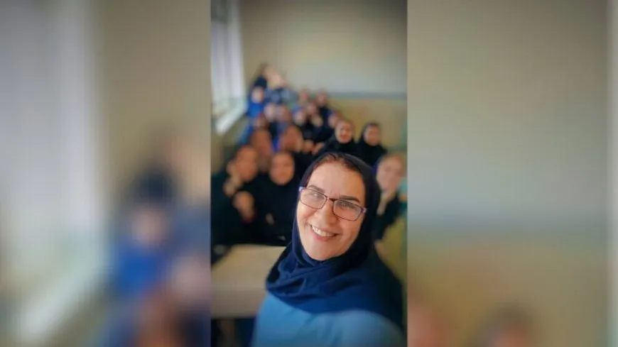 Îranê 3 sal cezayê girtîgehê li mamostayek jin birî