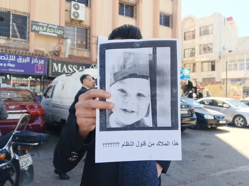 Nerazîbûna xelkê Siwêdayî ya li dijî "Danezana destûrî" ya Şamê didomin