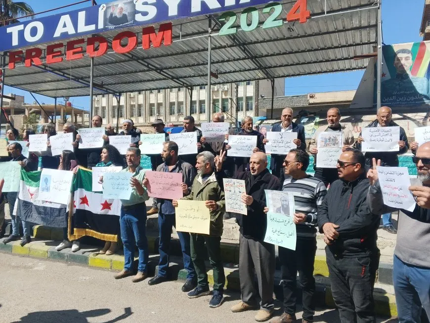 Nerazîbûna xelkê Siwêdayî ya li dijî "Danezana destûrî" ya Şamê didomin
