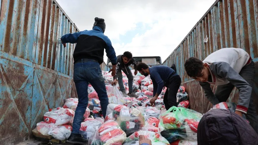 Xelkê peravê spasiya gelê Bakur û Rojhilatê Sûriyeyê kir