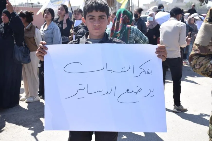 Ciwan li dijî ‘Danezana Destûrî’ meşiyan
