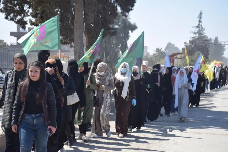 Ciwan li dijî ‘Danezana Destûrî’ meşiyan