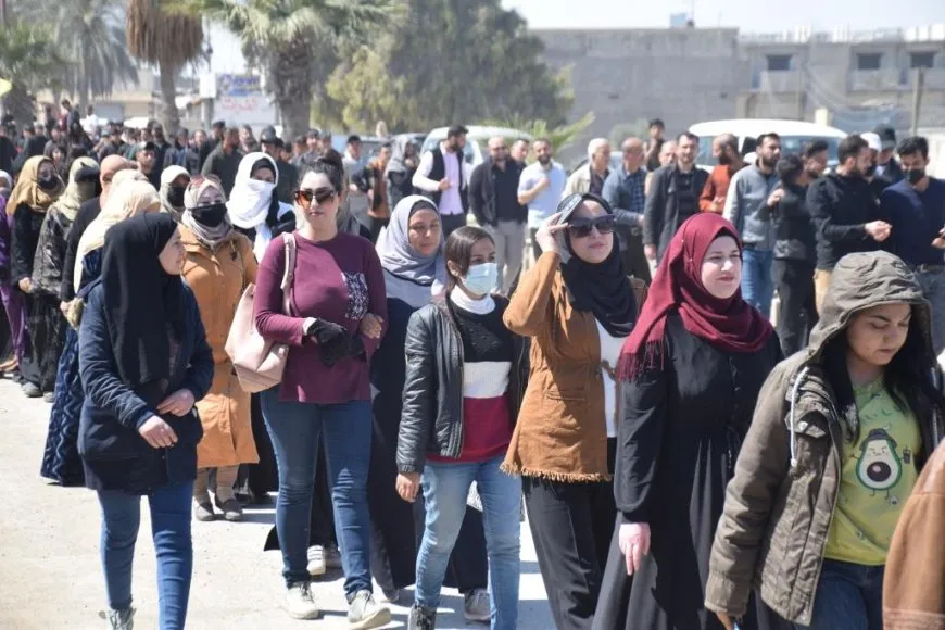 Ciwan li dijî ‘Danezana Destûrî’ meşiyan