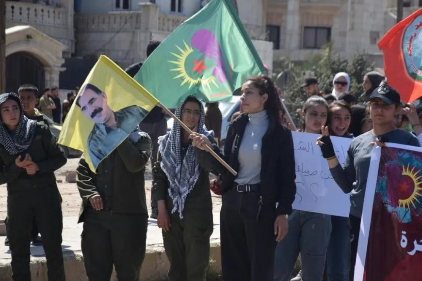 Ciwan li dijî ‘Danezana Destûrî’ meşiyan