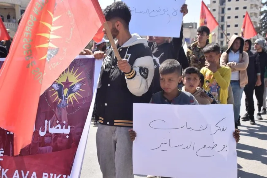Ciwan li dijî ‘Danezana Destûrî’ meşiyan