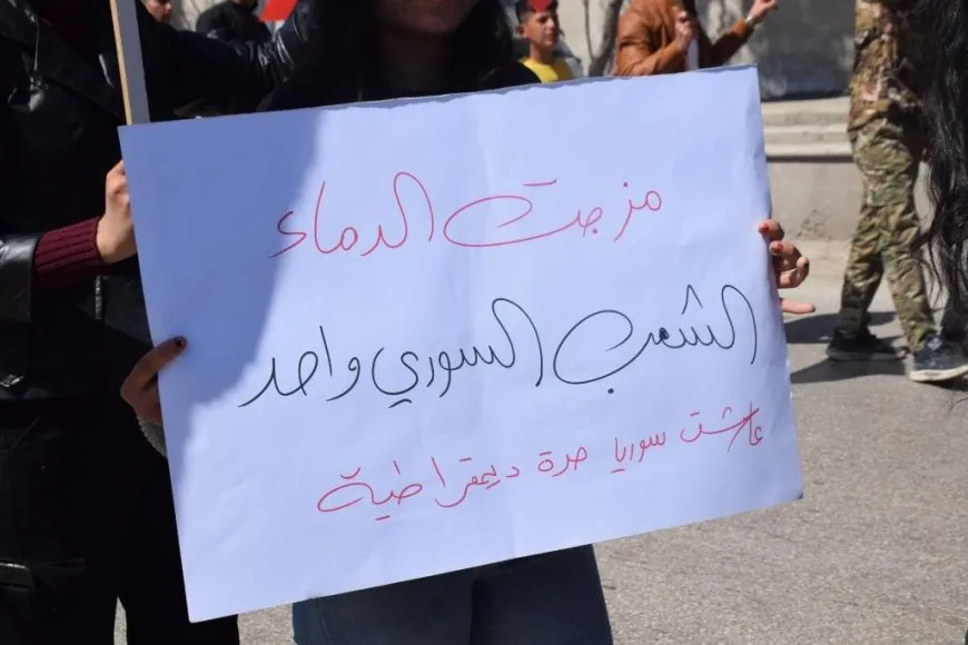 Ciwan li dijî ‘Danezana Destûrî’ meşiyan