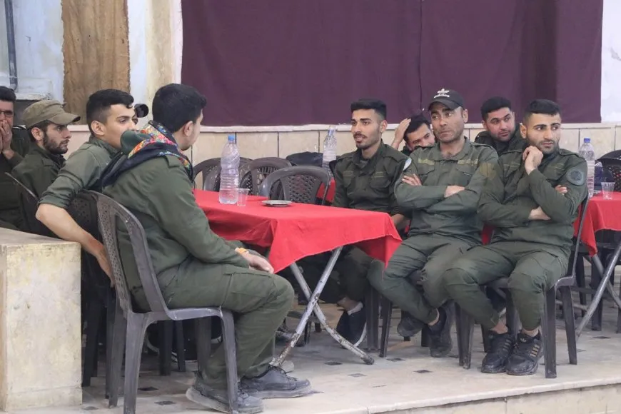 Ji endamên Hêzên Ewlekariya Hundirîn ên Helebê re şahiyek hat lidarxistin