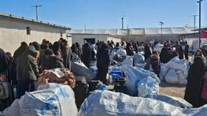 Komeke din a penaberan iraqî ji kampa Holê derket