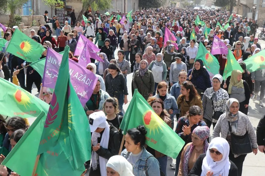Li Helebê meşa ji bo piştgiriya gelê perava Sûriyeyê