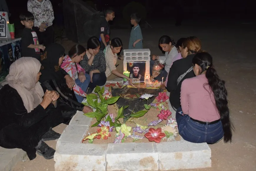 Xelkê Bakur û Rojhilatê Sûriyeyê bi boneya Cejna Remezanê serdana gorên şehîdan kir