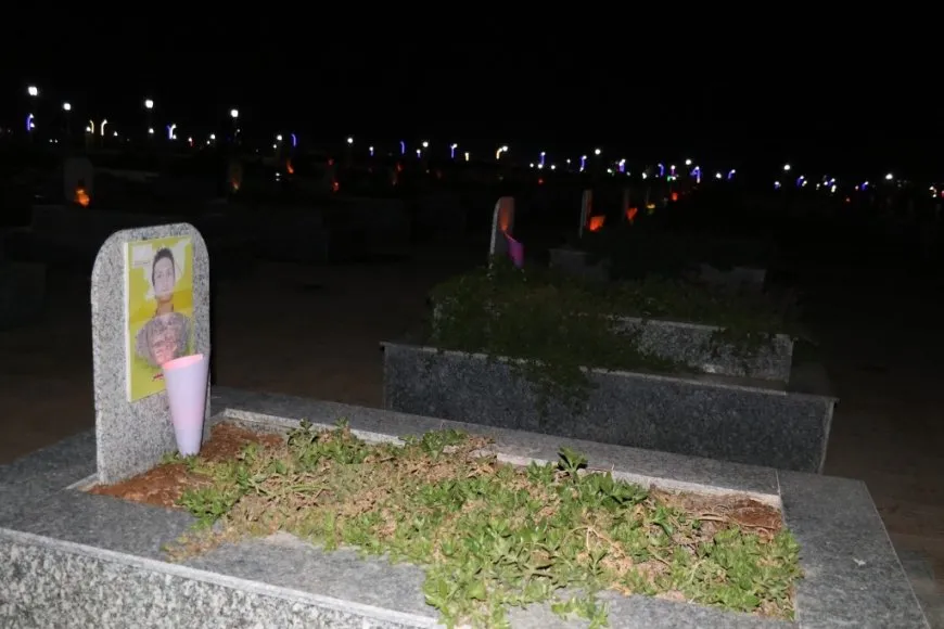 Xelkê Bakur û Rojhilatê Sûriyeyê bi boneya Cejna Remezanê serdana gorên şehîdan kir