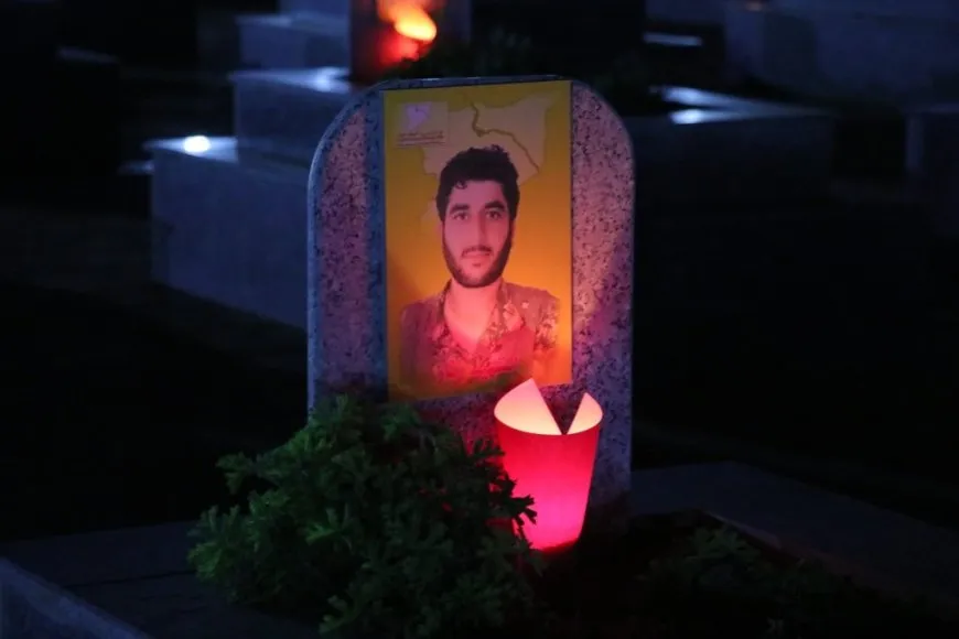 Xelkê Bakur û Rojhilatê Sûriyeyê bi boneya Cejna Remezanê serdana gorên şehîdan kir