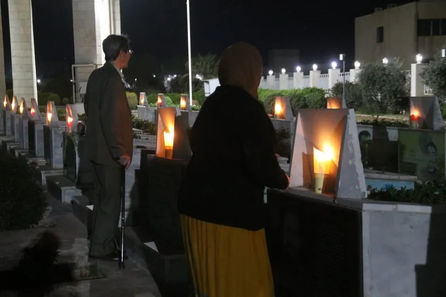 Xelkê Bakur û Rojhilatê Sûriyeyê bi boneya Cejna Remezanê serdana gorên şehîdan kir