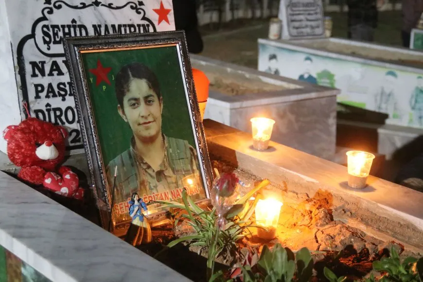 Xelkê Bakur û Rojhilatê Sûriyeyê bi boneya Cejna Remezanê serdana gorên şehîdan kir
