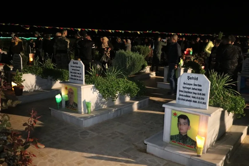 Xelkê Bakur û Rojhilatê Sûriyeyê bi boneya Cejna Remezanê serdana gorên şehîdan kir