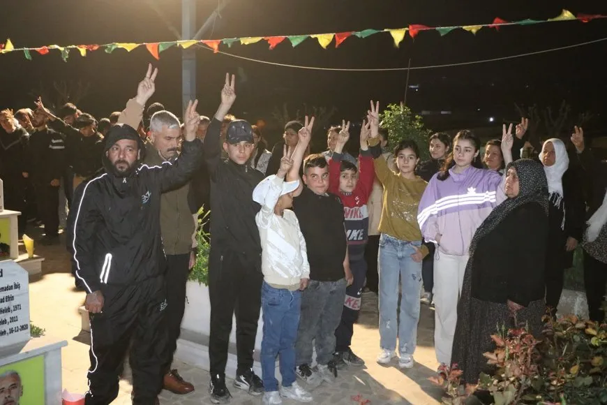 Xelkê Bakur û Rojhilatê Sûriyeyê bi boneya Cejna Remezanê serdana gorên şehîdan kir