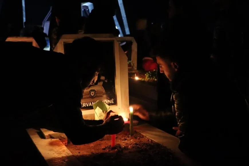 Xelkê Bakur û Rojhilatê Sûriyeyê bi boneya Cejna Remezanê serdana gorên şehîdan kir