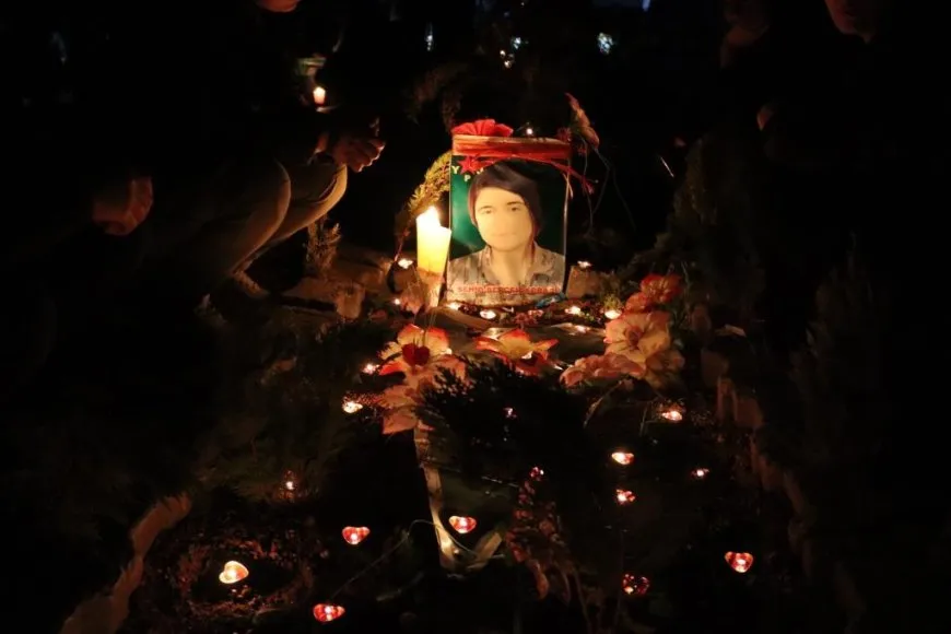 Xelkê Bakur û Rojhilatê Sûriyeyê bi boneya Cejna Remezanê serdana gorên şehîdan kir