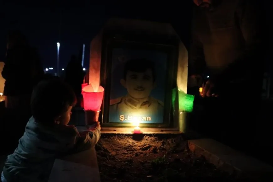 Xelkê Bakur û Rojhilatê Sûriyeyê bi boneya Cejna Remezanê serdana gorên şehîdan kir