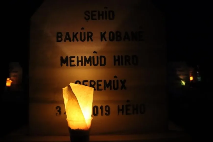 Xelkê Bakur û Rojhilatê Sûriyeyê bi boneya Cejna Remezanê serdana gorên şehîdan kir