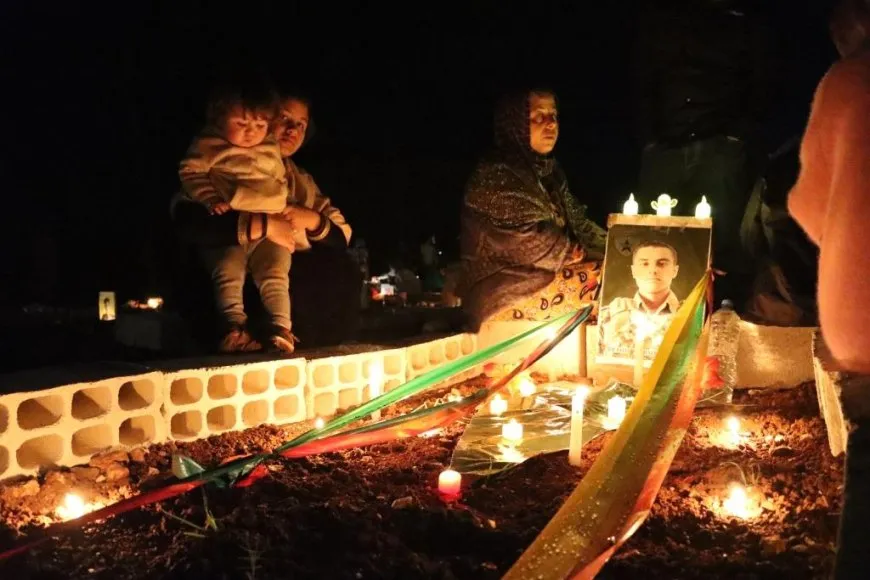 Xelkê Bakur û Rojhilatê Sûriyeyê bi boneya Cejna Remezanê serdana gorên şehîdan kir