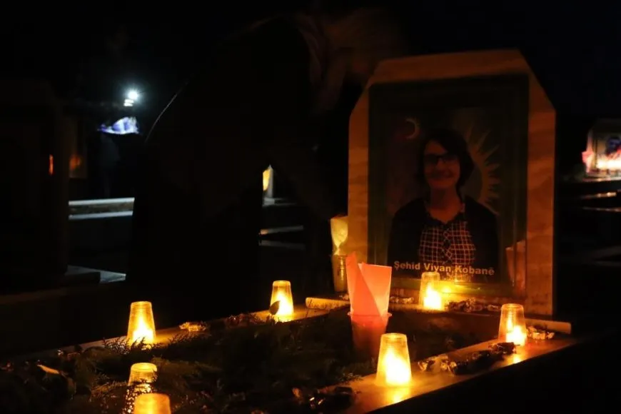Xelkê Bakur û Rojhilatê Sûriyeyê bi boneya Cejna Remezanê serdana gorên şehîdan kir