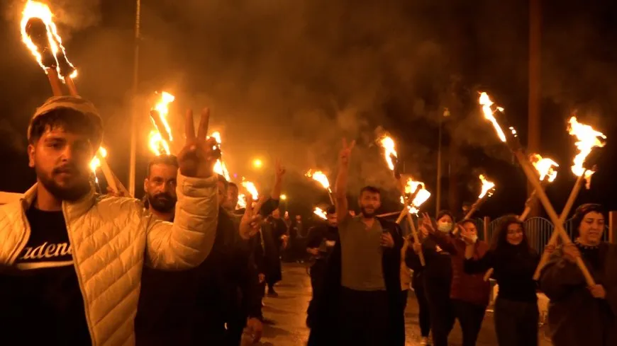 Bi pêxistina meşaleyan berxwedêrên Tişrînê şehîd bi bîr anîn