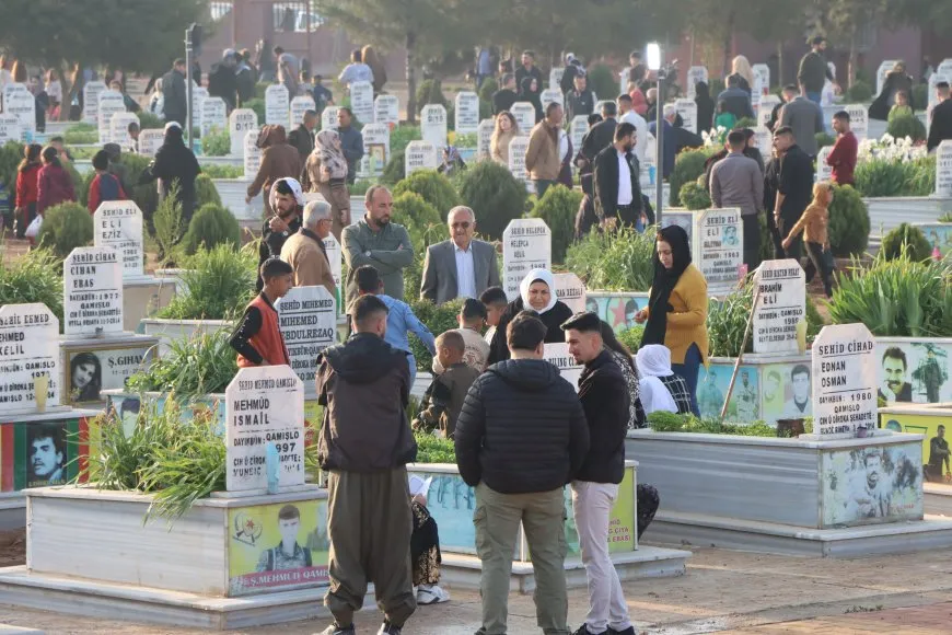 Bi wesîleya cejnê serdana gorên şehîdan hat kirin