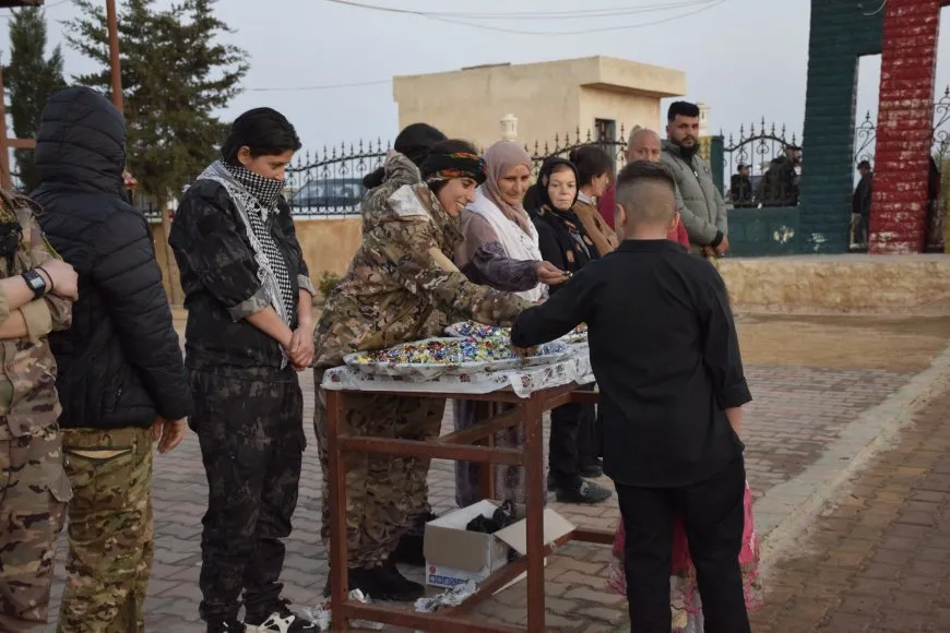 Bi wesîleya cejnê serdana gorên şehîdan hat kirin