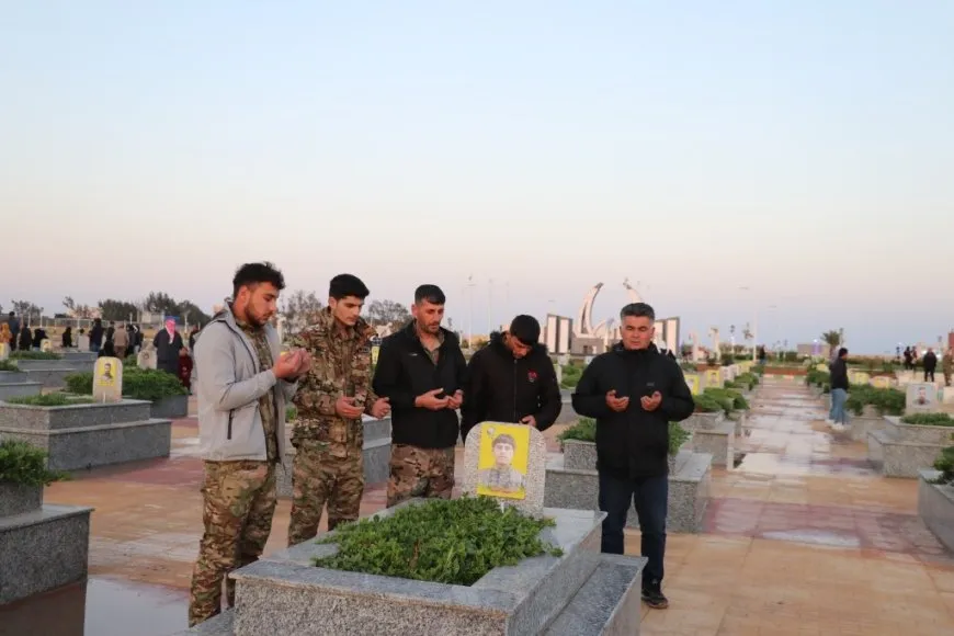Bi wesîleya cejnê serdana gorên şehîdan hat kirin