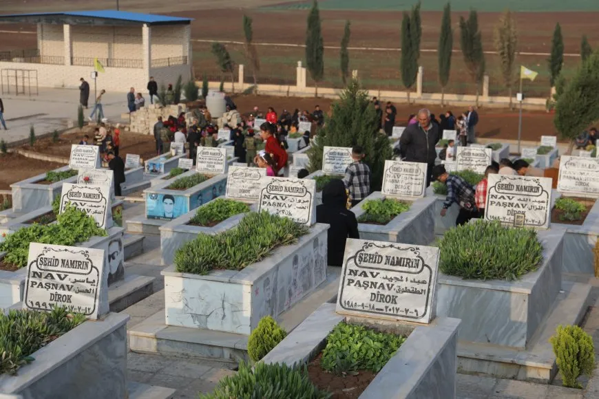 Bi wesîleya cejnê serdana gorên şehîdan hat kirin