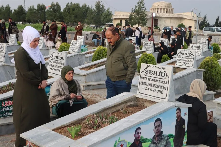 Bi wesîleya cejnê serdana gorên şehîdan hat kirin