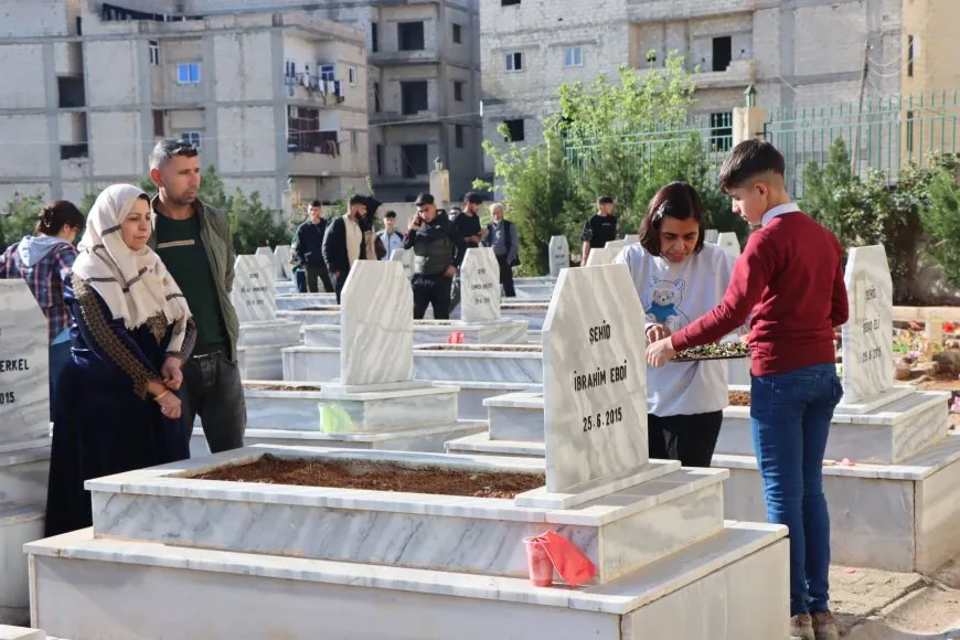 Bi wesîleya cejnê serdana gorên şehîdan hat kirin