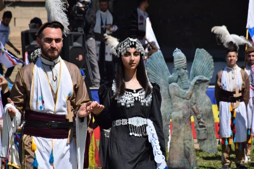 Cejna azadî û nasnameyê; Ekîto