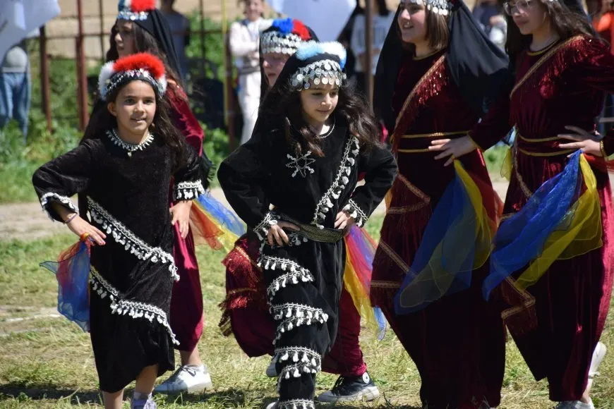 Cejna azadî û nasnameyê; Ekîto