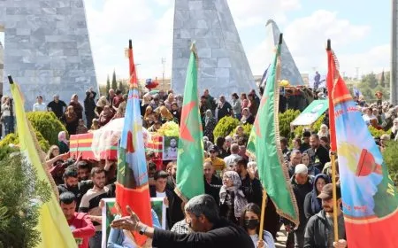 5 şehîd bi merasîmeke girseyî hatin oxirkirin