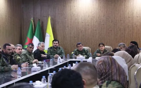 Fermandarên QSD’ê rewş û kêşeyên li herêmê gotûbêj kirin