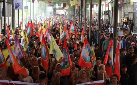 Bi hezaran kes ji bo azadiya fîzîkî ya Rêber Abdullah Ocalan meşiyan