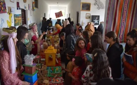 Li Kobanê mamoste û xwendekaran pêşangehek vekir