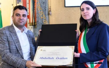Şaredariya Bolognayê ya Îtalyayê 'Hemwelatîbûna Rûmetê' da Rêber Apo