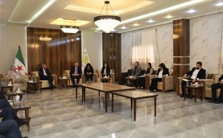 Şandeya Ewropî bi MSD û QSD’ê re rewşên leşkerî û siyasî nîqaş kirin