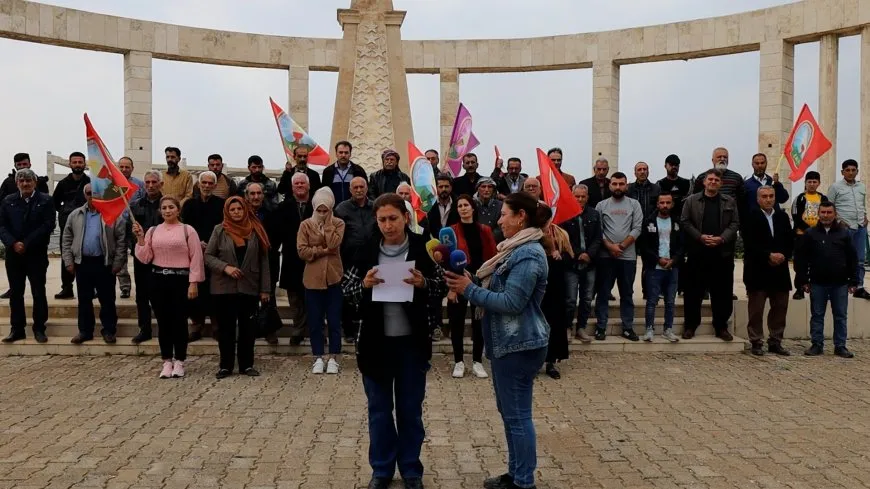 Malbatên şehîdan êrişa li ser mezara Şehîdan a Minbicê şermezar kir