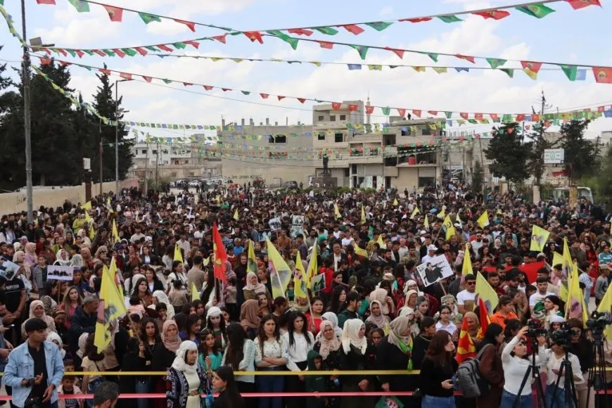 Bi hezaran şêniyên kantona Firatê 4`ê Nîsanê pîroz kir
