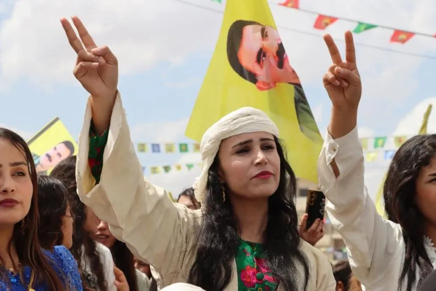 Bi hezaran şêniyên kantona Firatê 4`ê Nîsanê pîroz kir