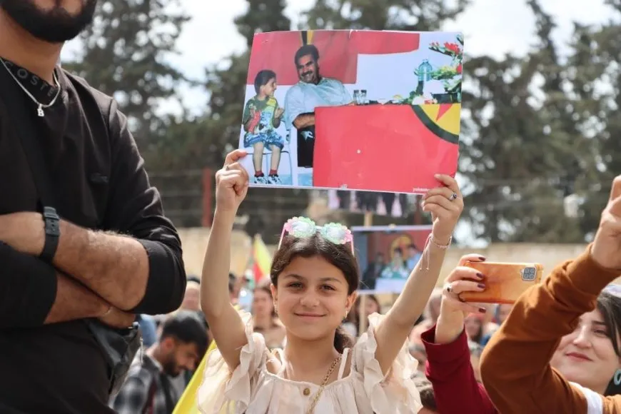 Bi hezaran şêniyên kantona Firatê 4`ê Nîsanê pîroz kir