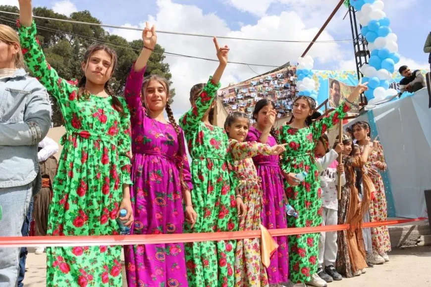 Bi hezaran şêniyên kantona Firatê 4`ê Nîsanê pîroz kir