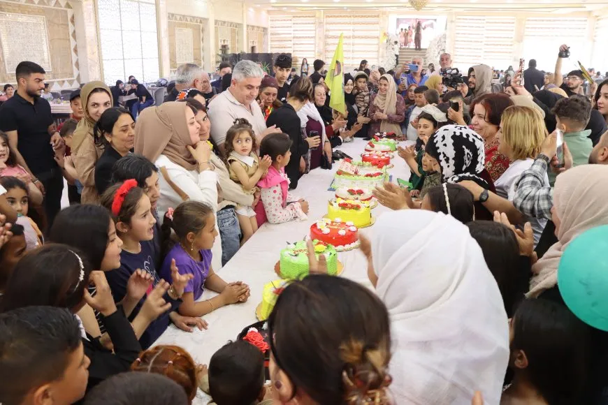 Rojbûna Rêber Apo bi şahiyên girseyî hat pîrozkirin