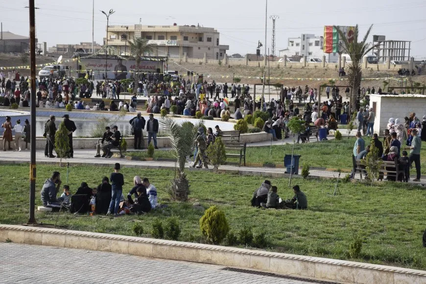 Bi boneya rojbûna Rêber Apo pîrozbahiyên dîrokî hatin lidarxistin